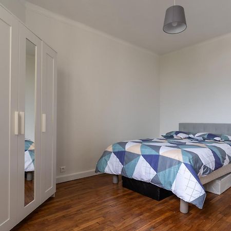 Charmant 2 Pieces Pour 4 Personnes A Courbevoie Apartment Exterior photo
