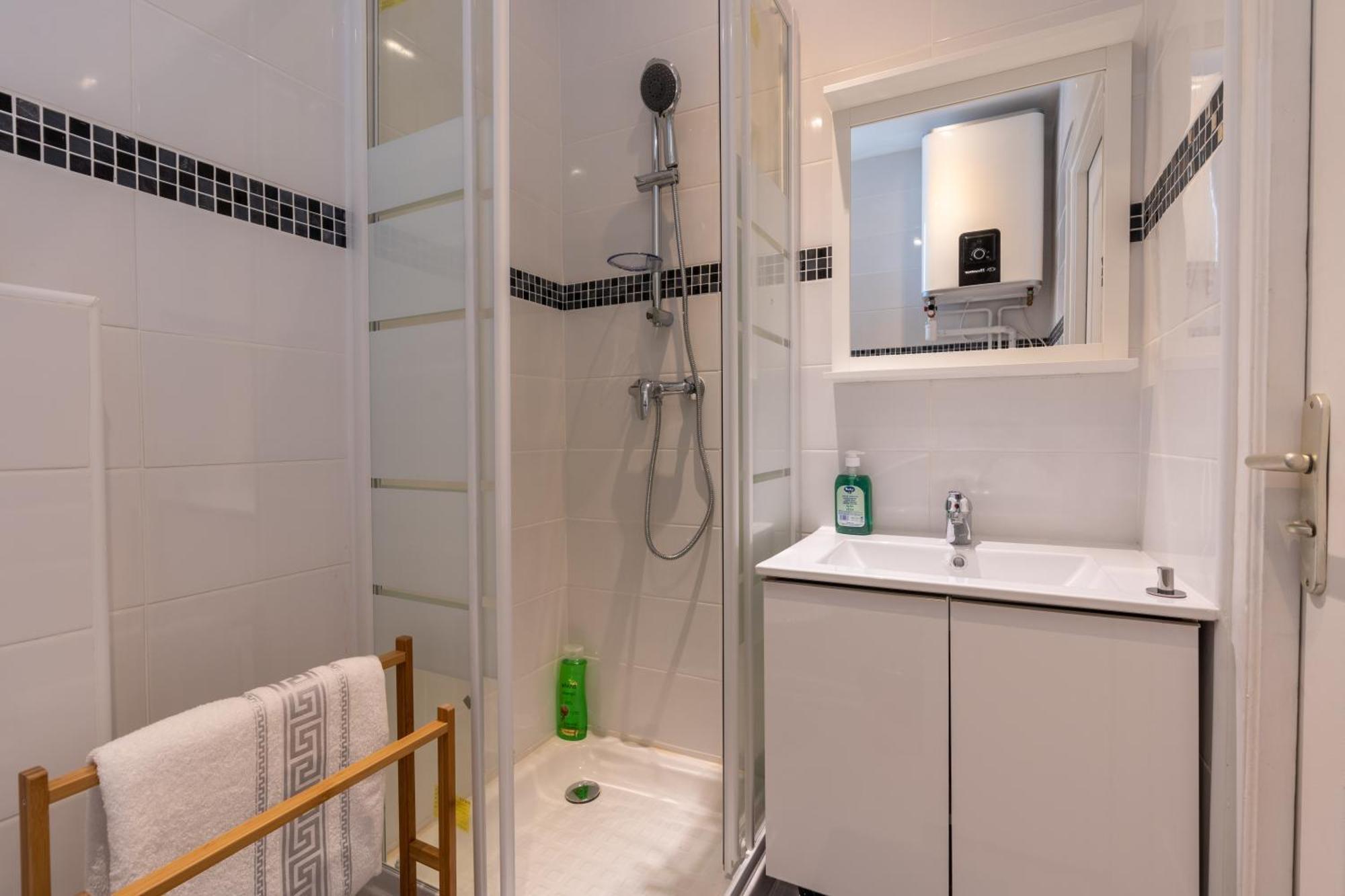 Charmant 2 Pieces Pour 4 Personnes A Courbevoie Apartment Exterior photo